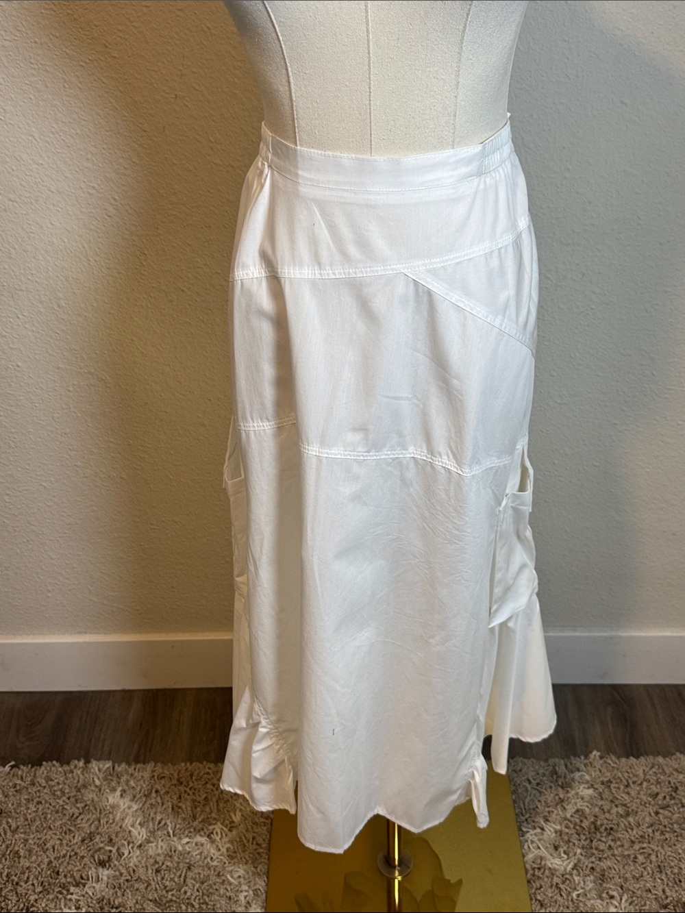 NWT Hanna for La Journee’ White Skirt with Side Pockets size 2 or Medium